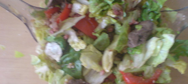 Салат из куриной печени с беконом