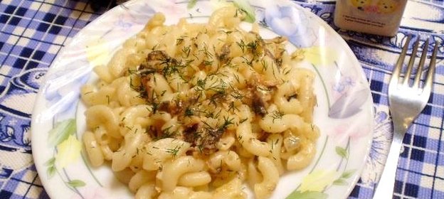 Макароны с черноморской килькой