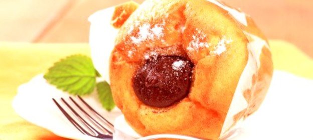 Мини-кексы с мусковадо и печеными сливами