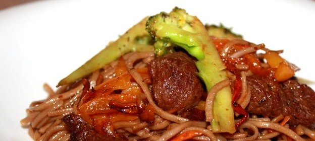 Гречневая лапша с говядиной