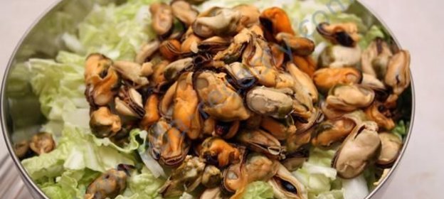 Салат с мидиями