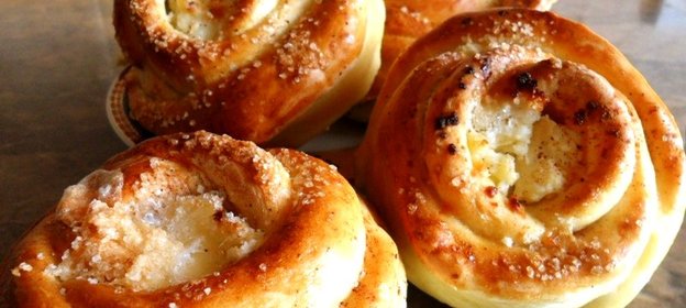 Булочки-розочки с творогом
