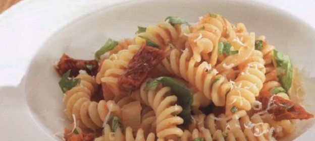 Макароны с вялеными помидорами