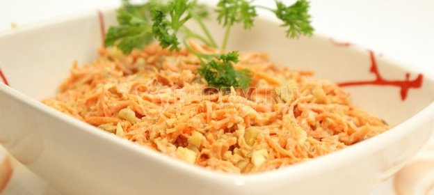 Салат с морковью и грецкими орехами