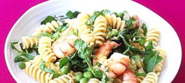 Паста с креветками и горошком