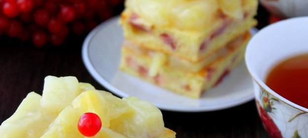 Творожная запеканка с вишней и ананасом