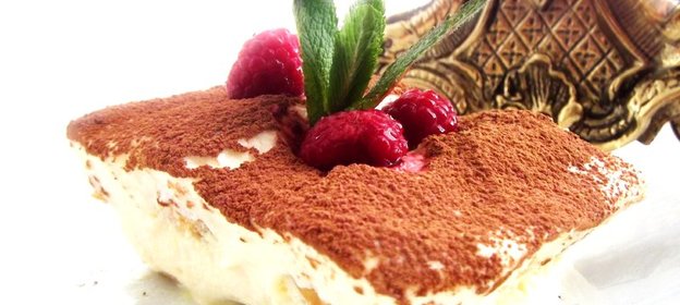 Тирамису с малиной и мятой