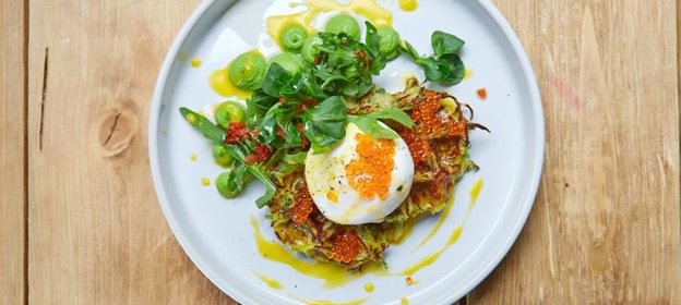 Оладьи с кабачками и красной икрой