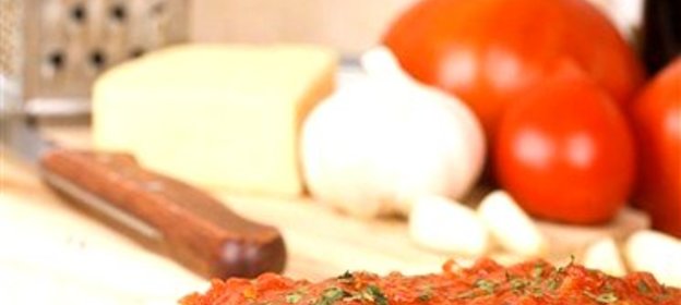 Макароны с помидорами и луком