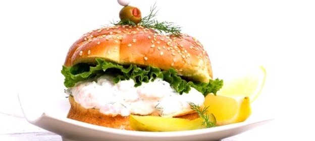 Булочки с салатом и креветками