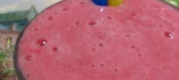 Клубнично-банановый смузи