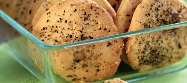 Печенье с пармезаном и травами