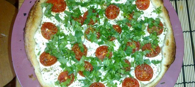 Быстрая пицца с сулугуни