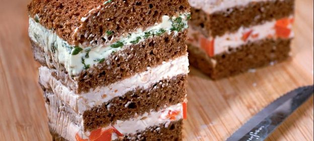 Башенки из черного хлеба