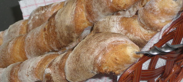 Булочки гриль с базиликом и вяленными помидорами