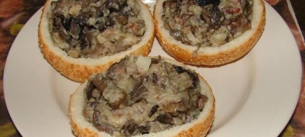 Жульен в булочках с курицей и грибами
