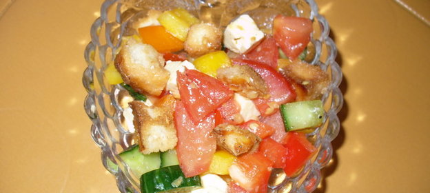 Традиционные овощи в нетрадиционном маринаде, с сырной булочкой