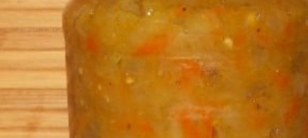 Пицца с колбасной начинкой.