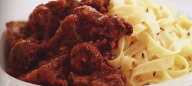 Лапша феттуччине с телятиной, паприкой и тмином