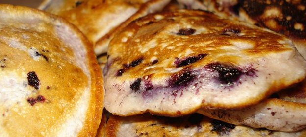 Оладьи с черникой