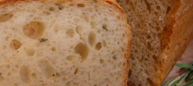 Хлеб с розмарином и картофельным пюре на биге