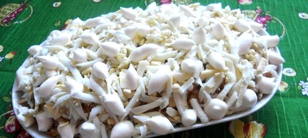 Салат с горбушей горячего копчения