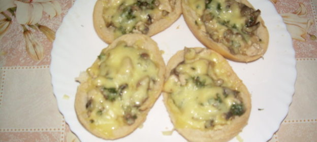 жульен с курицей и грибами в булочках