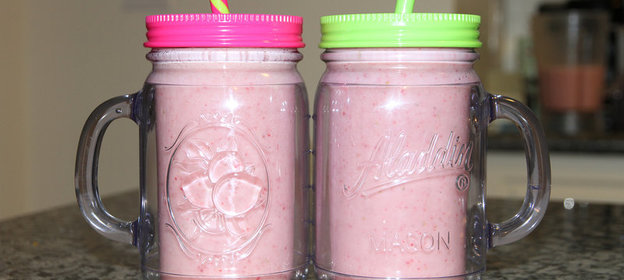 КЛУБНИЧНО-БАНАНОВЫЙ СМУЗИ