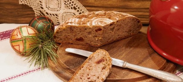 Домашний хлеб с вяленой вишней и грецкими орехами