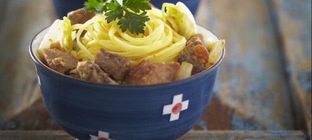 Лапша со свининой и пекинской капустой