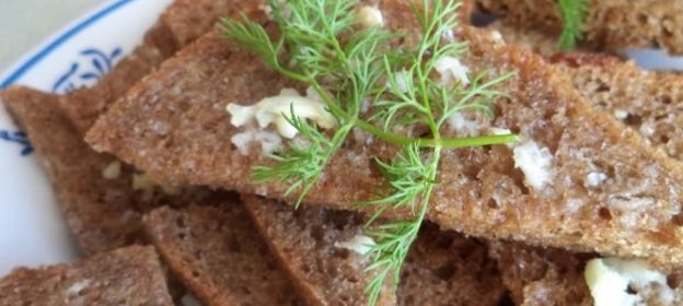 Морские гребешки с какао, айвой и апельсиновым соусом