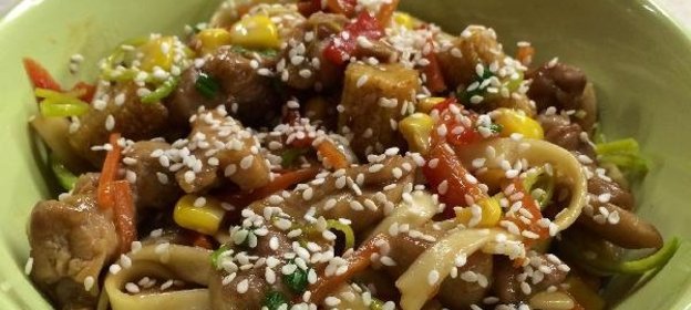 Лапша удон с курицей терияки