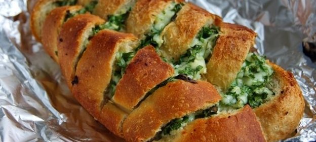 Багет с сыром и чесноком