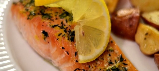 Кета, запеченная в духовке