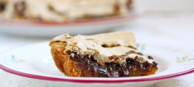 Пирожные с шоколадом и безе