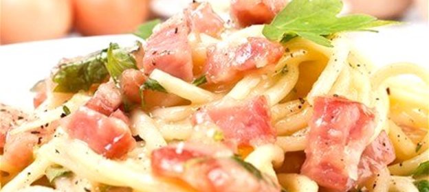 Спагетти карбонара с пармезаном