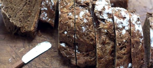 Черный хлеб с морковью и тмином