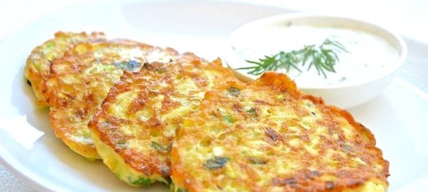 Оладьи из кабачков с сыром и чесноком