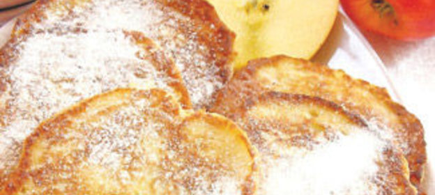 Яблочные оладьи с миндалем, корицей и медом