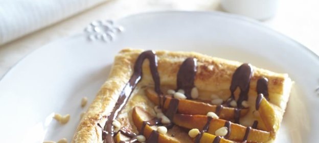 Пирог с айвой и шоколадом