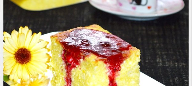 Творожная запеканка с ягодным соусом