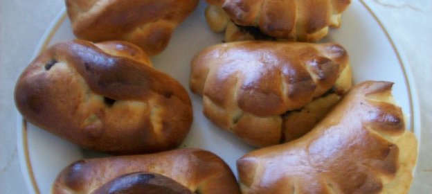 Сладкие сдобные булочки с разными начинками (как вариант оформления)