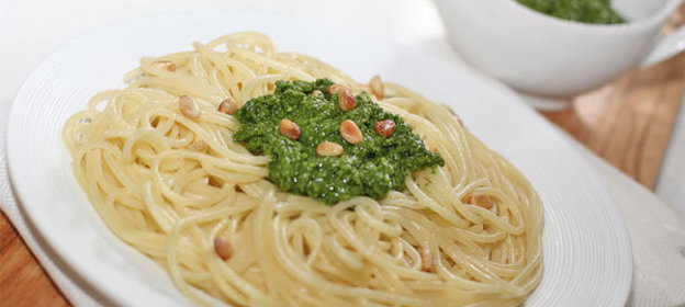 Спагетти с песто из шпината