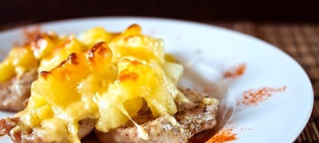 Мясо по-французски с ананасом