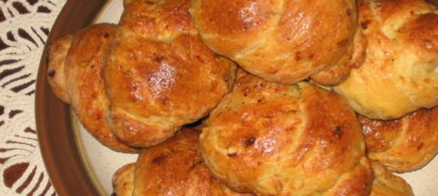 Луковые булочки