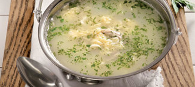 Куриный бульон с яйцом
