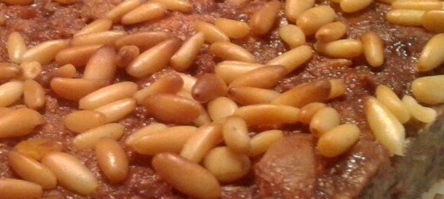 «Торта ди пане» – сладкий пирог из старого хлеба, изюма, какао и орехов