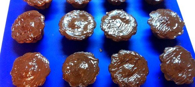 Шоколадные кексы с узорами