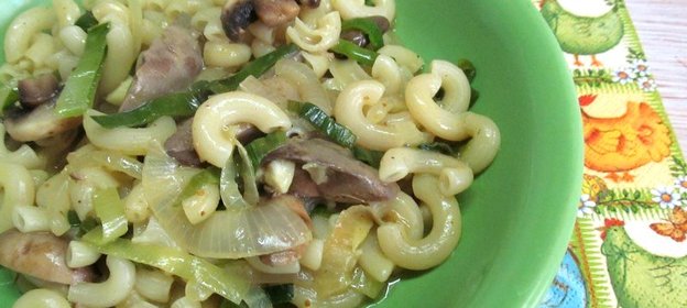 Макароны с куриной печенью и грибами