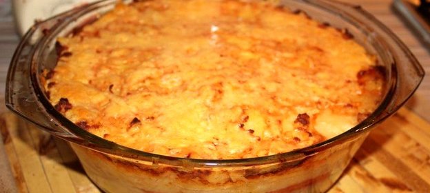 Картофельная запеканка с помидорами и фаршем